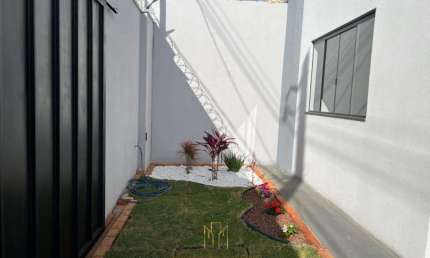Casa com 3 quartos à venda no Jardim Europa, Uberlândia  por R$ 580.000