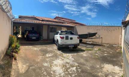 Casa com 3 quartos à venda no Jardim das Palmeiras, Uberlândia  por R$ 400.000