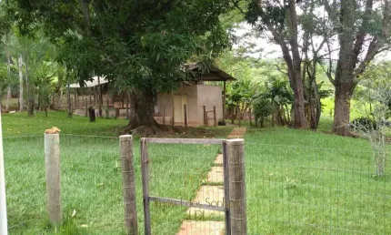 Sitio de Luxo à Venda em Uberlândia-MG: 6 Quartos, 5 Vagas de Garagem, 5,00 Alqueires de Área