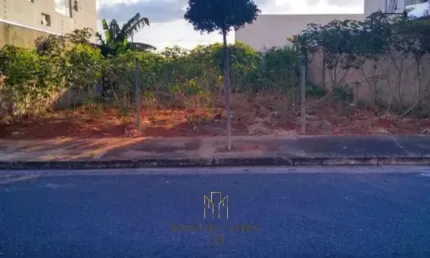 Terreno comercial à venda no Novo Mundo, Uberlândia  por R$ 280.000