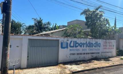 Casa com 2 quartos à venda em Saraiva, Uberlândia , 360 m2 por R$ 470.000