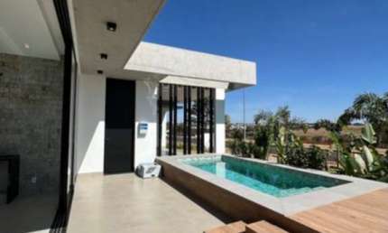 Alphaville 1: Condomínio de Luxo Casa  à Venda em Uberlândia-MG - 4 Quartos, 4 Suítes, 3 Vagas - 234m² no Granja Marileusa