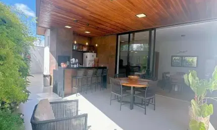 Imperdível Casa em Condomínio de Luxo em Uberlândia-MG, 4 Quartos, 2 Suítes, 4 Vagas, 256m² - Alto Umuarama !
