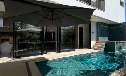 Venda luxuoso condomínio Alphaville 1 em Granja Marileusa, Uberlândia-MG: 4 quartos, 4 suítes, 336m².