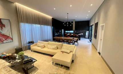 Venda de Imóvel: Condomínio Alphaville 1 em Granja Marileusa, Uberlândia-MG - 3 Quartos, 1 Suíte, 2 Banheiros, 2 Vagas - 207m².