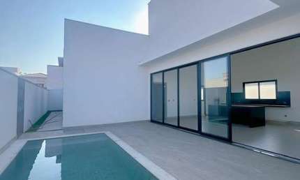 Casa  Condomínio Splendido à Venda em Uberlândia-MG no Jardim Botânico: 4 Quartos, 4 Suítes, 4 Salas, 2 Vagas, 230m².