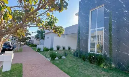 Venda de luxuosa casa de 4 quartos no Condomínio Reserva dos Ipês em Uberlândia-MG - Novo Mundo - 202m² - 4 suítes - 4 vagas.