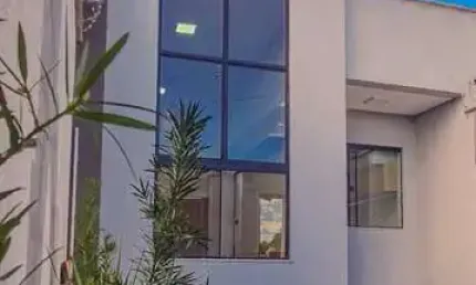 Casa à venda em Uberlândia-MG, Shopping Park: 3 quartos, 1 suíte, 2 vagas, 120m² de área. Confira!