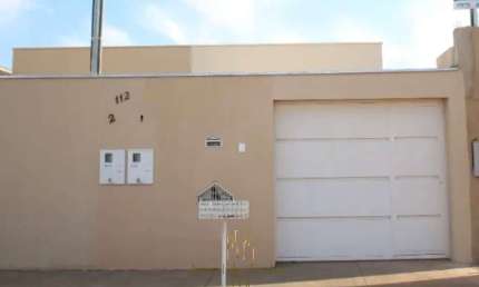 Oportunidade Imperdível: Casa para Venda ou Locação em Uberlândia - Jardim Karaíba - 2 Quartos, 1 Suíte, 1 Sala, 2 Banheiros, 3 Vagas de Garagem, 70m².
