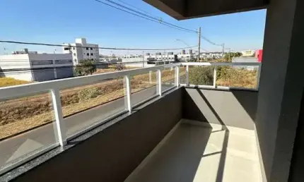 Imperdível apartamento à venda em Uberlândia-MG, Novo Mundo: 3 quartos, 1 suíte, 2 salas, 2 banheiros, 2 vagas de garagem, 88,98 m².