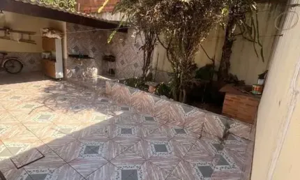 Imperdível oportunidade: Casa à venda em Uberlândia-MG, 3 quartos, 1 suíte, 2 banheiros e 166,40m² no bairro São Jorge!