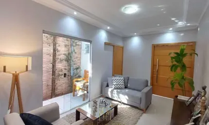 Imperdível: Casa à venda em Uberlândia-MG, bairro Pacaembu! 3 quartos, 1 suíte, 3 salas, 3 banheiros e 3 vagas de garagem.