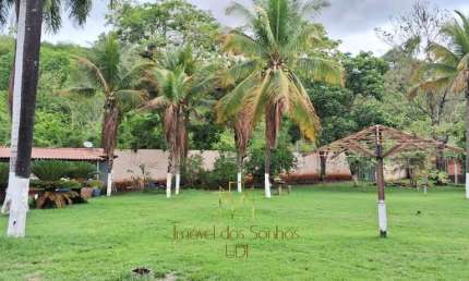 Oportunidade única! Rancho de luxo com 5 quartos e 1 suíte à venda em Uberlândia-MG, no bairro Conjunto Alvorada.