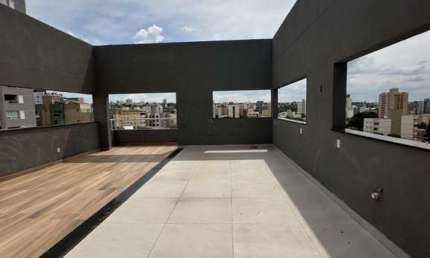 Cobertura à venda em Uberlândia-MG, bairro Patrimônio: 4 quartos, 1 suíte, 2 salas, 3 banheiros, 2 vagas de garagem, 201m².