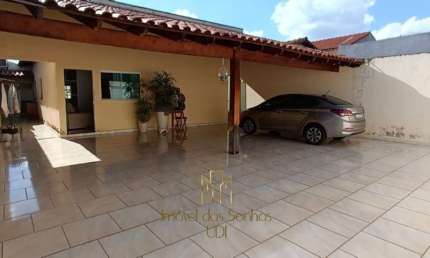 Imperdível oportunidade: Casa à venda - 3 quartos, 2 salas, 2 banheiros, 4 vagas na Jardim Holanda, Uberlândia-MG - 200m²