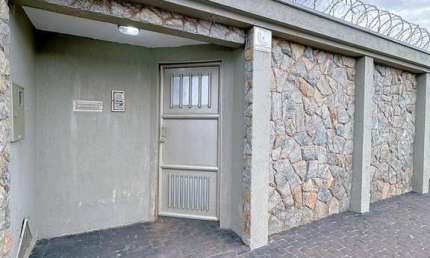 Imperdível: Casa à venda em Uberlândia-MG, bairro Presidente Roosevelt, 3 quartos, 1 suíte, 1 sala, 2 banheiros, 167m².