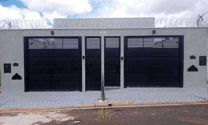Casa à venda em Uberlândia-MG: 2 quartos, 1 suíte, 2 banheiros, 2 vagas de garagem e 70m² no Jardim Holanda. Encante-se!