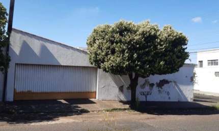 Imperdível Casa à Venda em Uberlândia-MG, Bairro Brasil: 4 Quartos, 3 Suítes, 4 Banheiros, 3 Vagas, 260m²!
