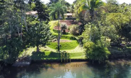 Rancho de luxo à venda em Uberlândia-MG, na Área Rural: 4 quartos e 1 banheiro!