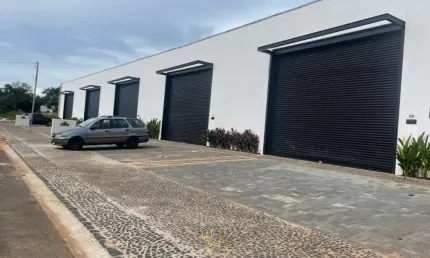 Galpão Comercial para Locação em Uberlândia-MG - Bairro Shopping Park: Espaço amplo e moderno para seu negócio decolar!