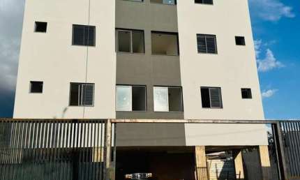 Apartamento à venda em Uberlândia-MG, bairro Segismundo Pereira: 2 quartos, 1 suíte, ótima localização!