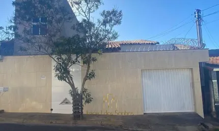 Espetacular casa à venda em Uberlândia-MG, bairro Luizote de Freitas: 3 quartos, 1 suíte, 1 sala, 1 banheiro, 1 vaga, 150m².