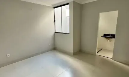 Casa à venda em Uberlândia-MG: 2 quartos, 1 suíte, 1 sala, 1 banheiro, 3 vagas de garagem, 69m² no Shopping Park!