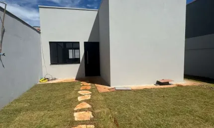 Imperdível oportunidade! Casa à venda em Uberlândia-MG, Morumbi: 3 quartos, 1 suíte, sala, banheiro, 2 vagas, 65m². Confira!