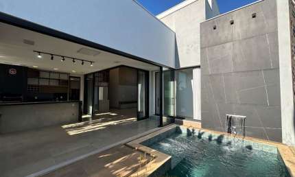 Luxuoso condomínio Alphaville 1 à venda em Uberlândia-MG, no bairro Granja Marileusa - 3 quartos, 3 suítes, 228m².