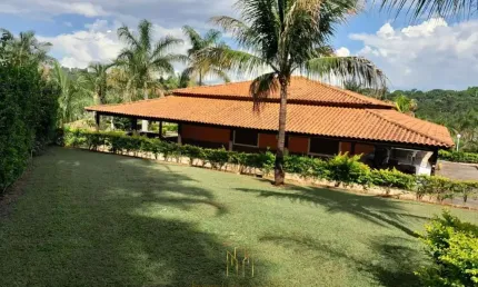 Chácaras Eldorado - Condomínio de Luxo em Uberlândia-MG: 3 Quartos, 2 Suítes, 4 Vagas de Garagem, 604m² de Área!