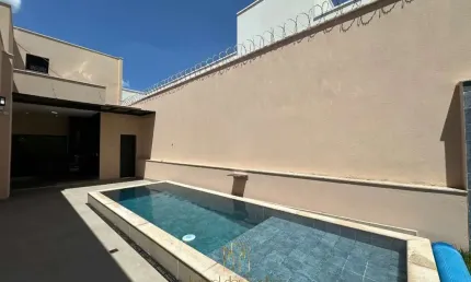 Imperdível Casa à Venda em Uberlândia-MG, Bairro Vigilato Pereira: 3 Quartos, 3 Suítes, 2 Salas, 4 Banheiros, 3 Vagas, 190m².