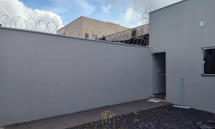 Excelente oportunidade de investimento: Casa à venda em Uberlândia-MG, bairro São Jorge, 2 quartos, 1 suíte, 1 sala, 1 banheiro, 2 vagas de garagem, 67,50 m².