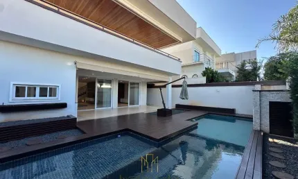 Condomínio Gênova: Residência de Luxo à Venda em Uberlândia - 4 Quartos, 4 Suítes, 6 Banheiros e 381m² de Área