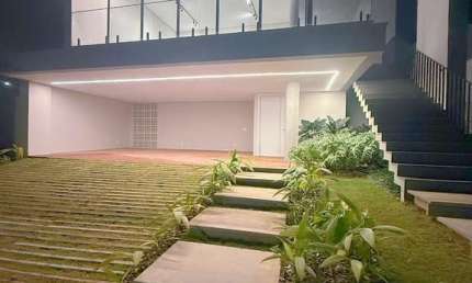 Imperdível: Condomínio Alphaville 1 - 4 quartos, 4 suítes, 1 sala, 4 vagas na Granja Marileusa, Uberlândia-MG!