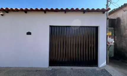 Imperdível oportunidade de adquirir casa de 2 quartos no bairro Morumbi em Uberlândia-MG, com 2 vagas de garagem!