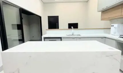 Splendido Condomínio de Luxo à Venda em Uberlândia-MG - 3 Quartos, 3 Suítes, 1 Sala, 4 Vagas e 170m² no Jardim Botânico.