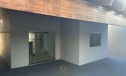 Casa à venda em Uberlândia-MG no Jardim Europa: 2 quartos, 1 sala, 1 banheiro, 3 vagas de garagem, 250,00 m² de área.