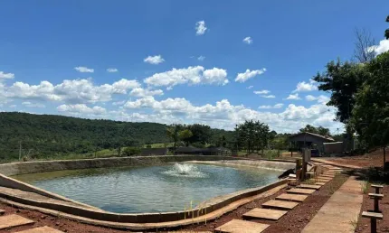 Sítio de luxo à venda em Uberlândia-MG, Área Rural: 3 quartos, 2 suítes, 5 vagas, 200m²!