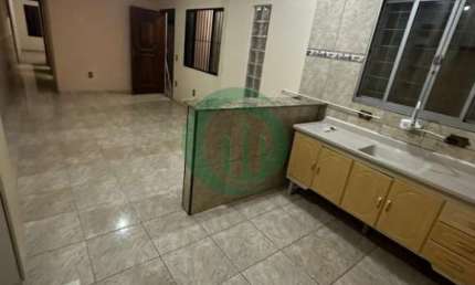 Casa com 2 quartos para alugar no Parque Gerassi, Santo André 