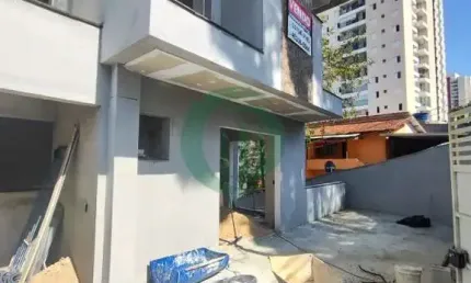 Ótimo sobrado em fase de acabamento na Vila Eldizia