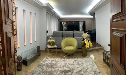 Casa Assobradada Reformada com Estrutura Versátil e Mobiliário Completo!