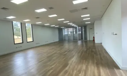 Maravilhoso prédio comercial  a venda e locação e bem localizado