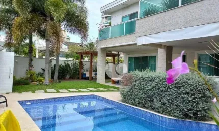 Linda casa com 5 suítes alto padrão pronta para morar