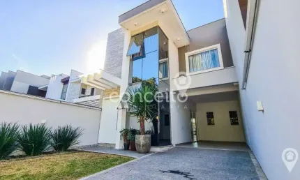 Sobrado com 3 Suítes e 2 Vagas Piscina na Ponta Aguda!