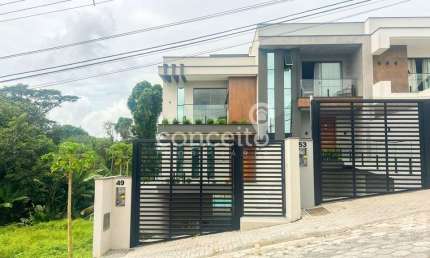 Sobrado Triplex 3 Dormitórios e 2 Vagas na Fortaleza!