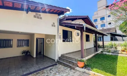 Casa com 3 quartos à venda no Garcia, Blumenau 