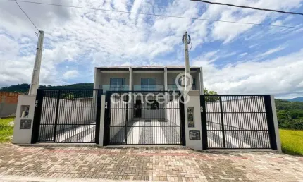 Sobrado com 2 Dormitórios e 2 Vagas na Itoupavazinha!
