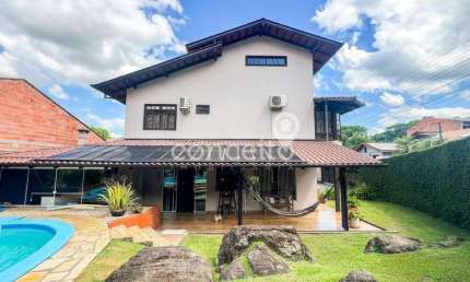 Casa com 3 Dormitórios Piscina e 2 Vagas no Badenfurt!