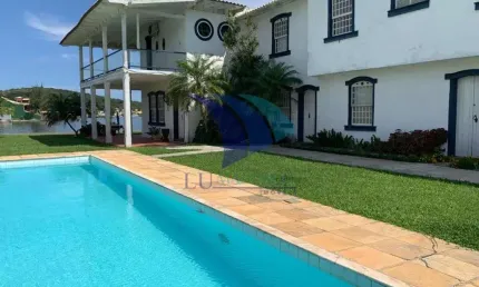 COD 1713 - ? Exclusiva Mansão à Beira do Canal – Alto Padrão e Sofisticação em Cabo Frio/RJ