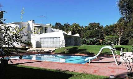 Casa com linhas Moderna, Ventilada e Sofisticada no Jardim Colonial - Granja Viana